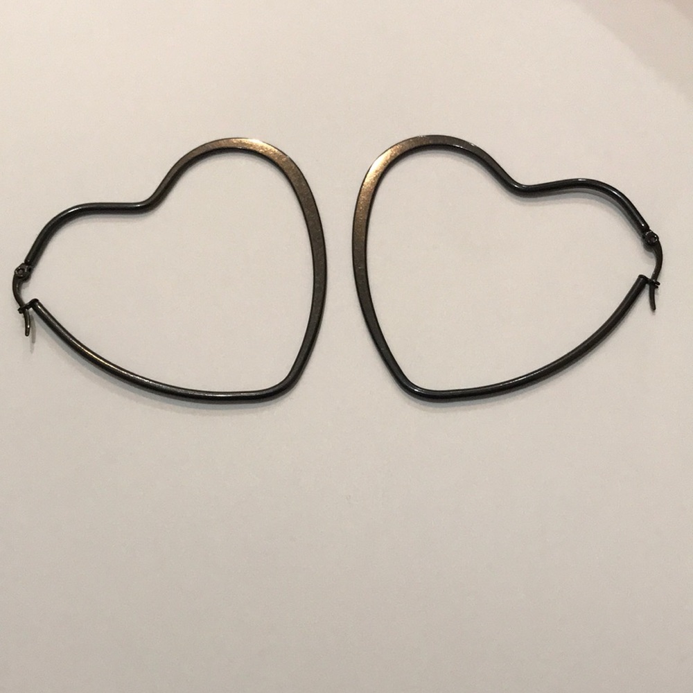 🆕Black Large Heart Earrings